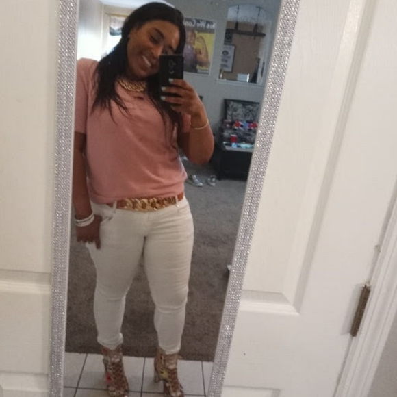 Meet your Posher, Tiffany - Picture 2 of 3